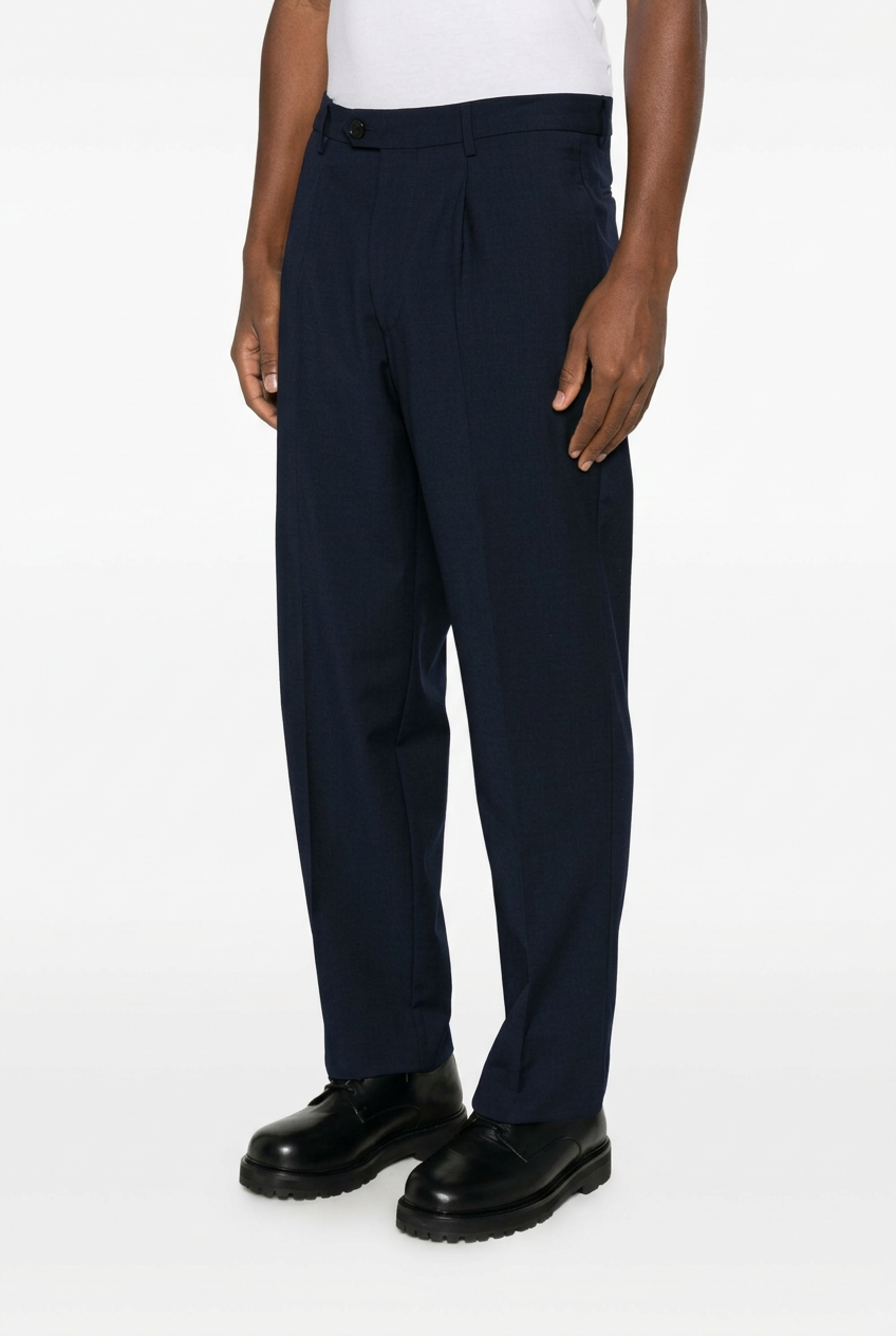 Pantaloni nel blu navy scuro della foto di riferimento