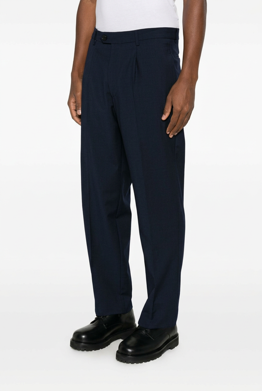 Pantaloni nel blu navy scuro della foto di riferimento